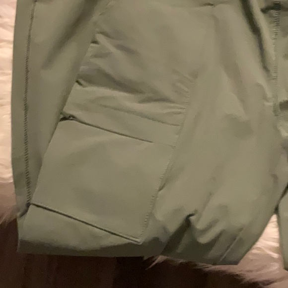 Fabletics Green Cargo Pants Durable Utility Design - Picture 3 of 9